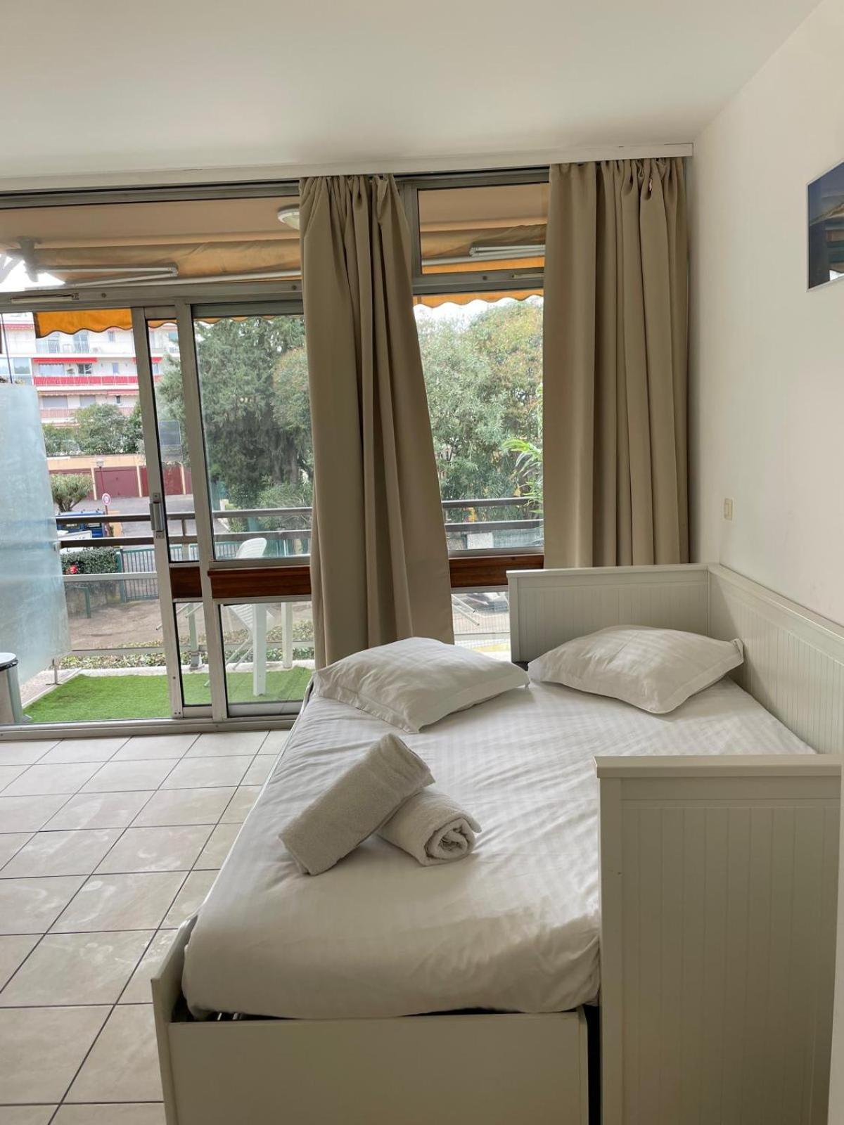 06U - Beautiful Studio In Residence - Swimming Pool And Tennis Court Saint-Laurent-du-Var Esterno foto
