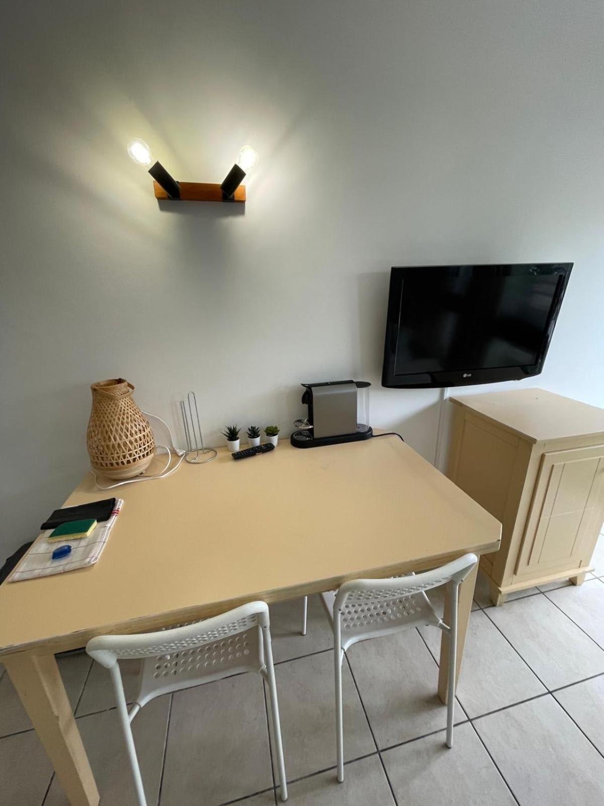 06U - Beautiful Studio In Residence - Swimming Pool And Tennis Court Saint-Laurent-du-Var Esterno foto